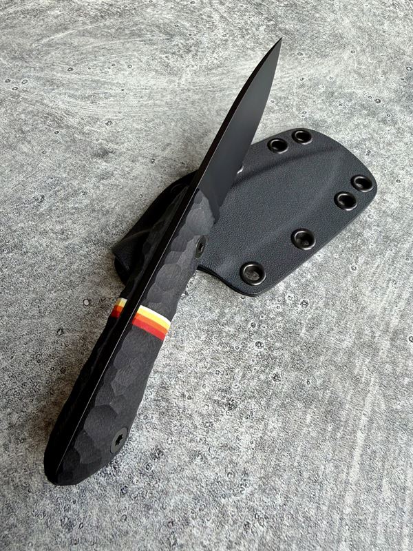 Hunter V2 - Black G10 Handle w/ Black Blade *50073