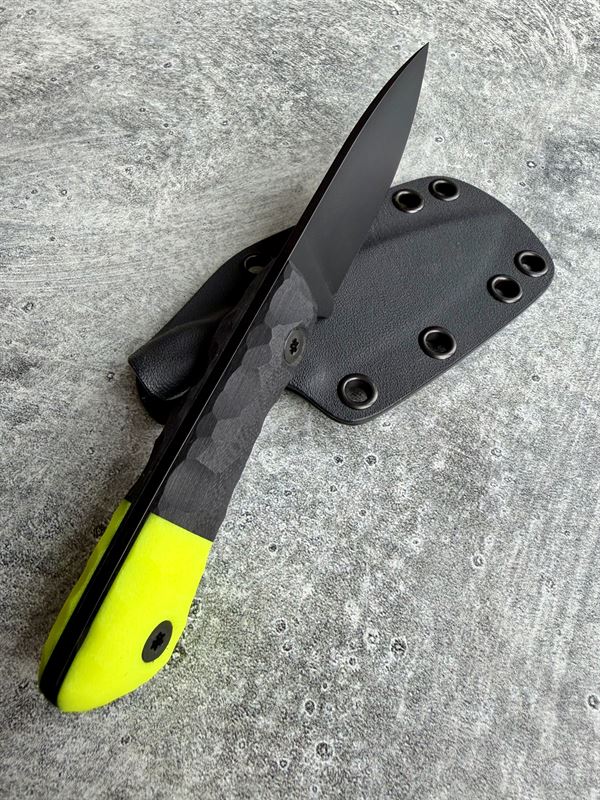 Hunter V2 - Black G10 Handle w/ Black Blade *50110