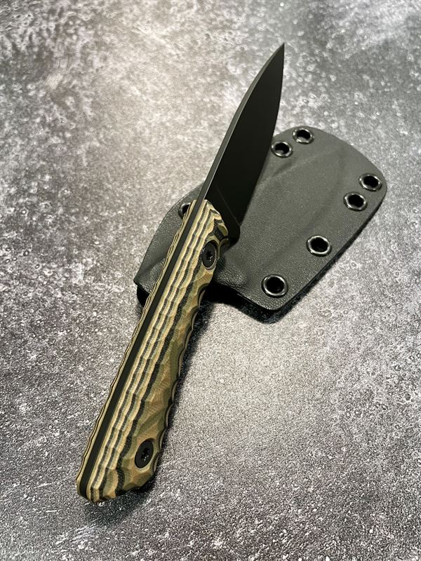 Hunter V2 - Camo G10 handle w/ Black Blade