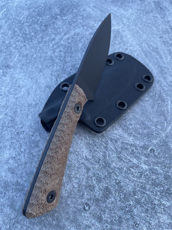 Hunter V2 - Natural Micarta handle w/ Black Blade