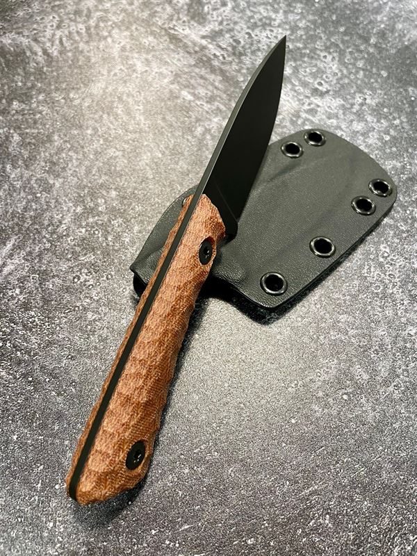 Hunter V2 - Natural Micarta handle w/ Black Blade