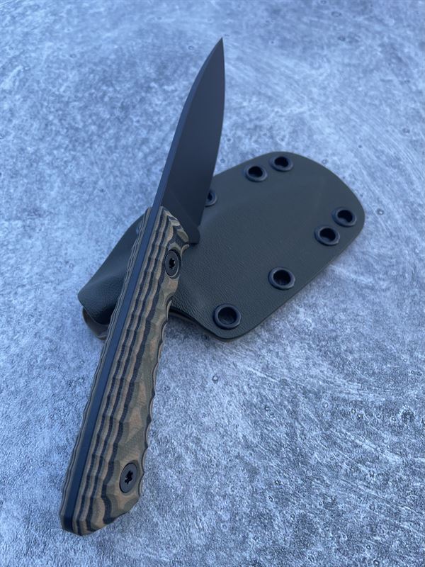 Hunter V2 - Camo G10 handle w/ Black Blade